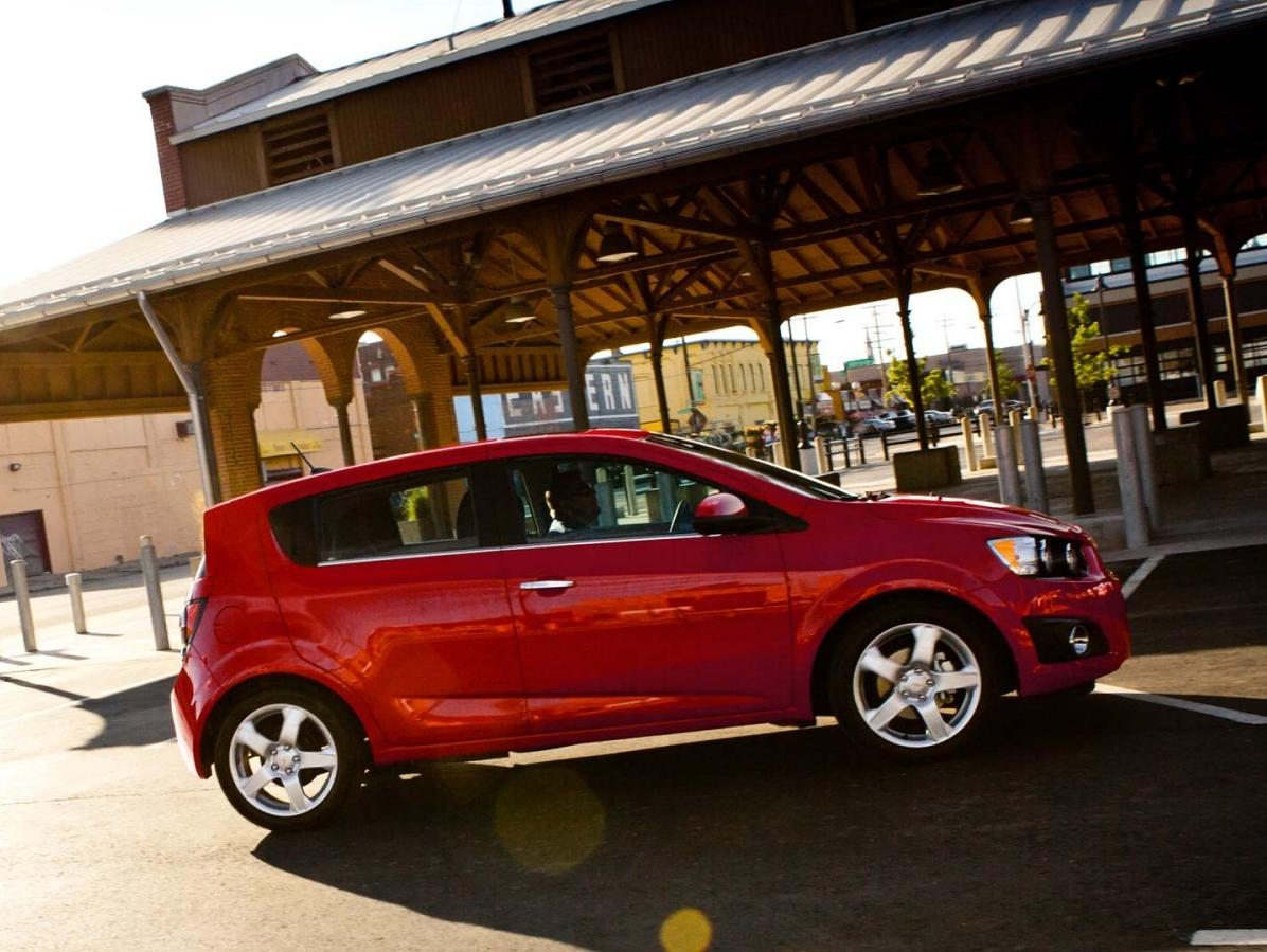 Carros na Web, Chevrolet Sonic Effect 1.6 AT 2014