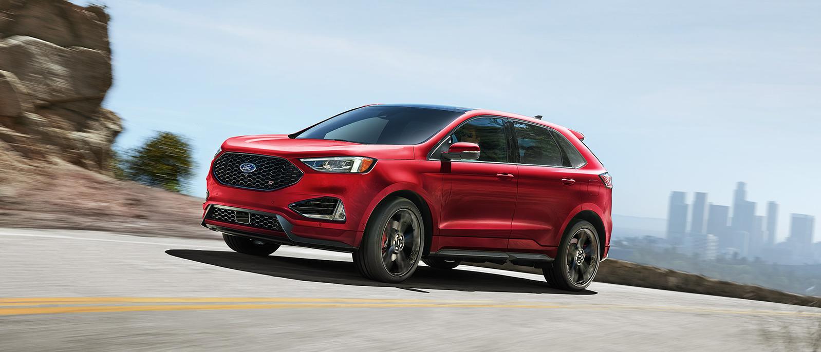 2022 Ford Edge is running on the road.