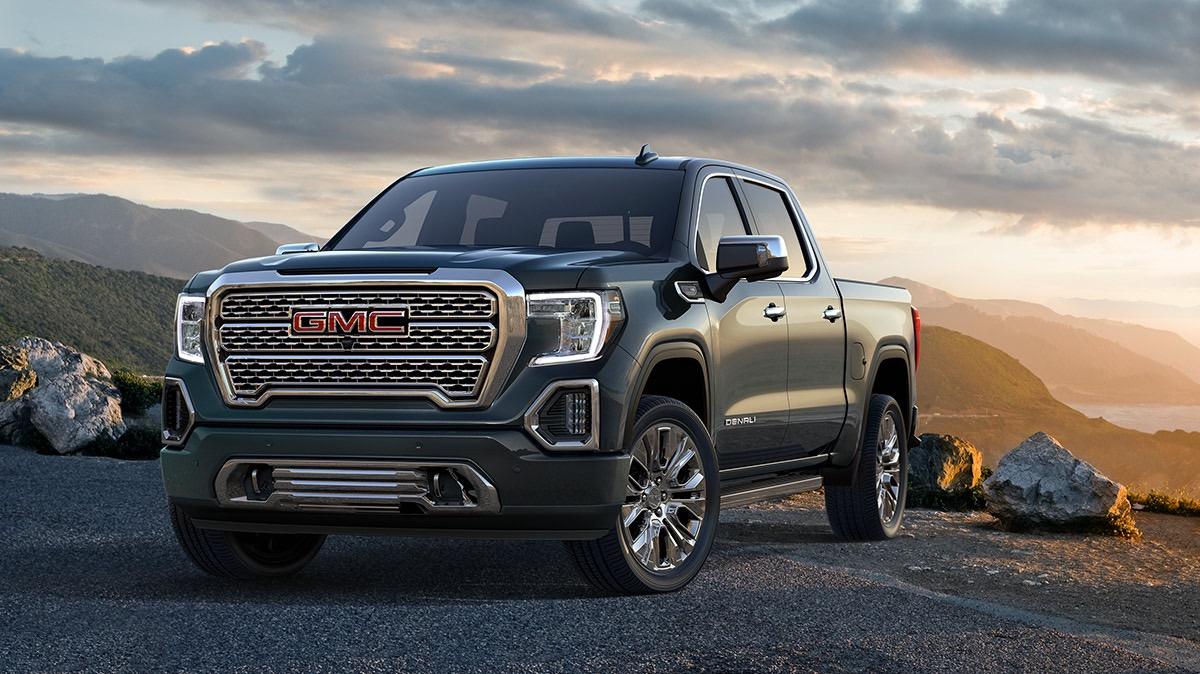 2020 GMC Sierra 1500 front view parked with mountains in background