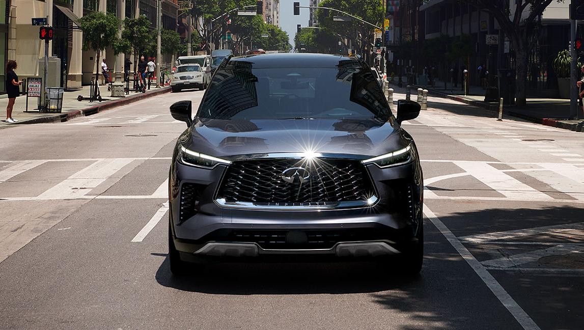 Front view of 2024 Infiniti QX60.