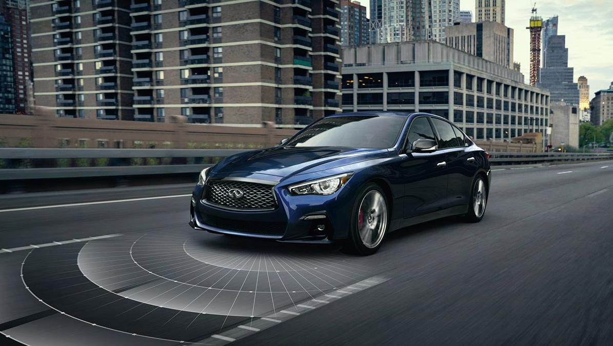 Image showing the emergency braking range of INFINITI Q50