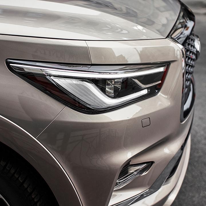 Close-up view of an INFINITI QX80 headlight.