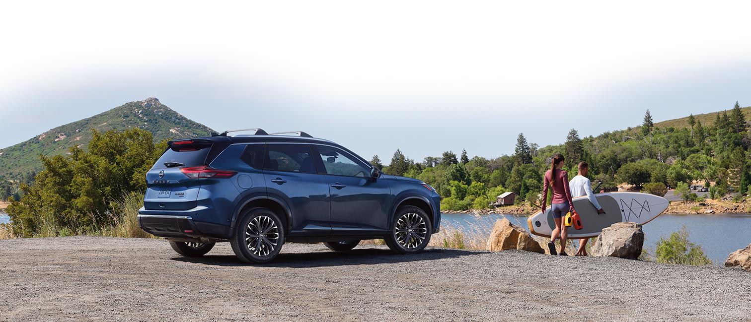 Take Advantage of the Nissan Rogue's Divide-N-Hide Cargo System - Lee Nissan