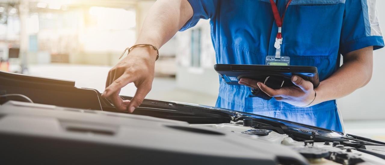 service technician pointing at vehicle