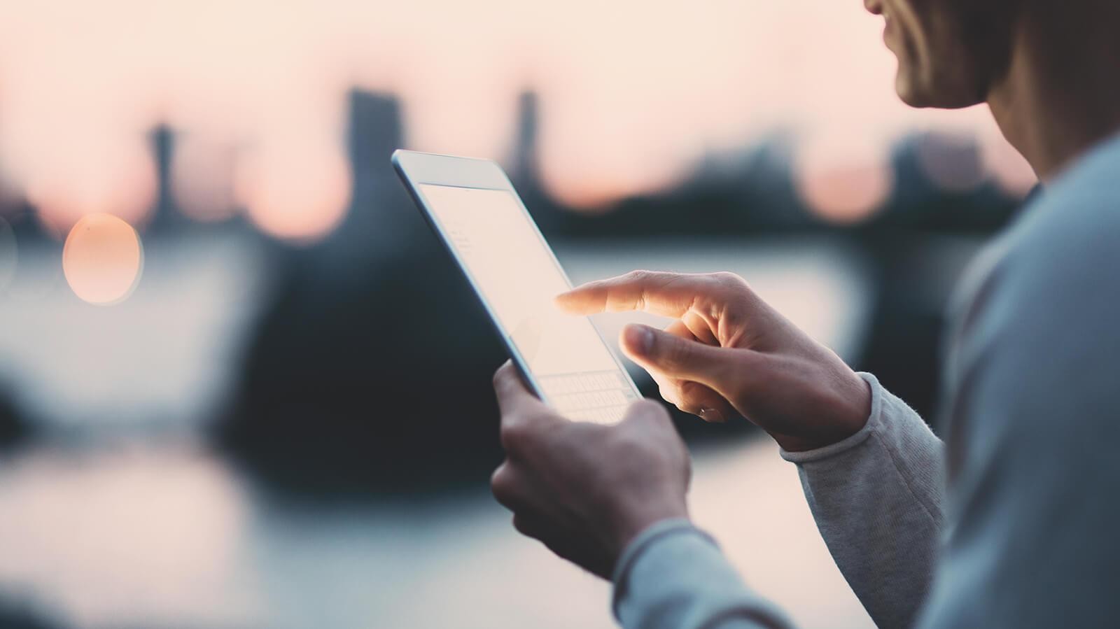 Man using a tablet computer