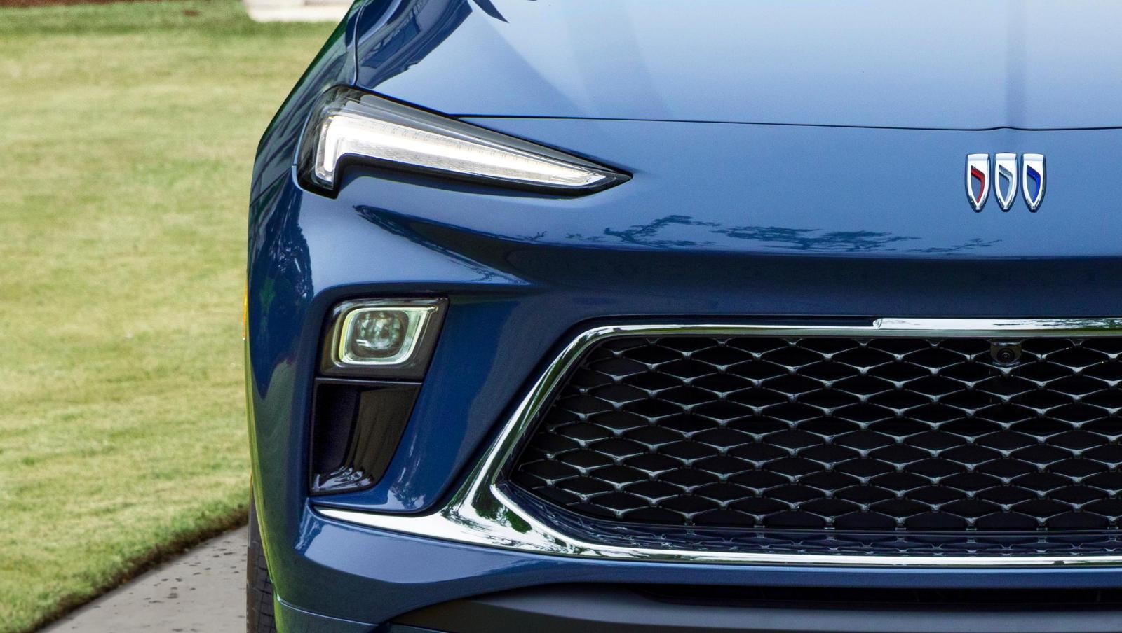 Front grille of a Buick Regal TourX with Buick Logo.