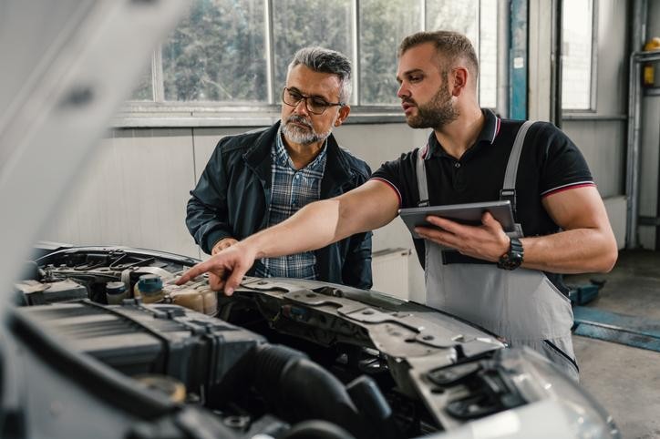 Interaction Between Car Technician and Customer 