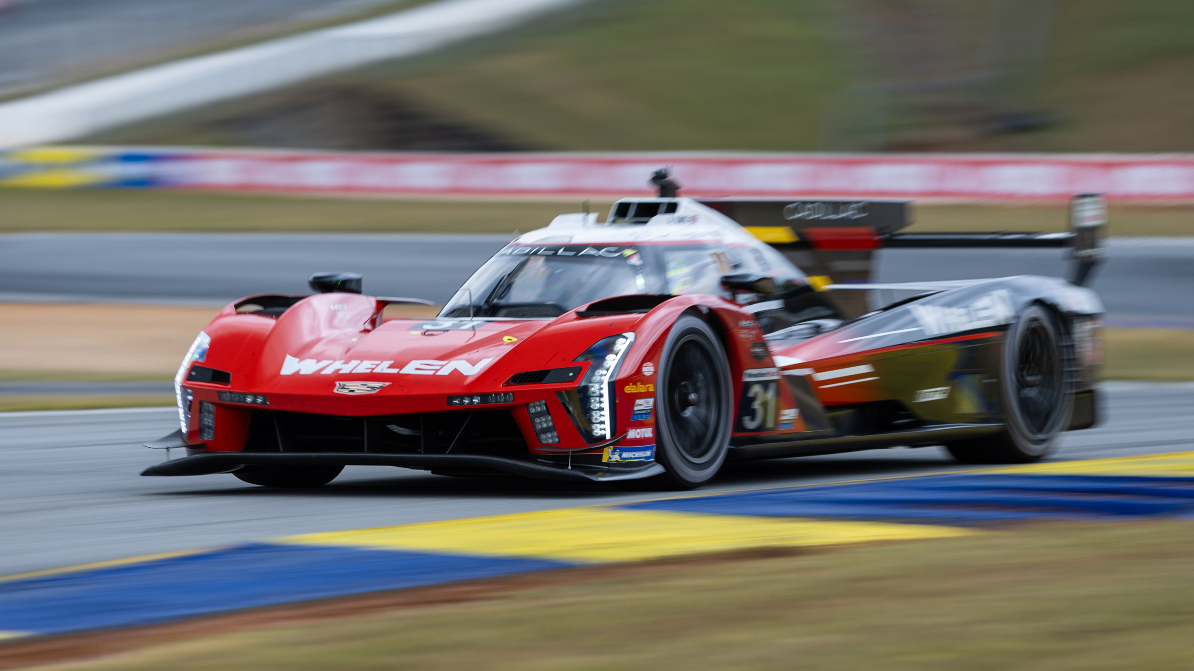 Cadillac V-Series.R and Corvette E-Ray Race into Forza Motorsport