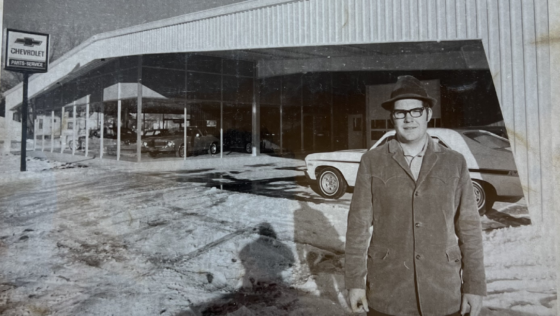 ROBERT HOUSE PRESENTS THE NEWLY-OPENED SHOWROOM FOR HOUSE CHEVROLET IN STEWARTVILLE, MN (1971)