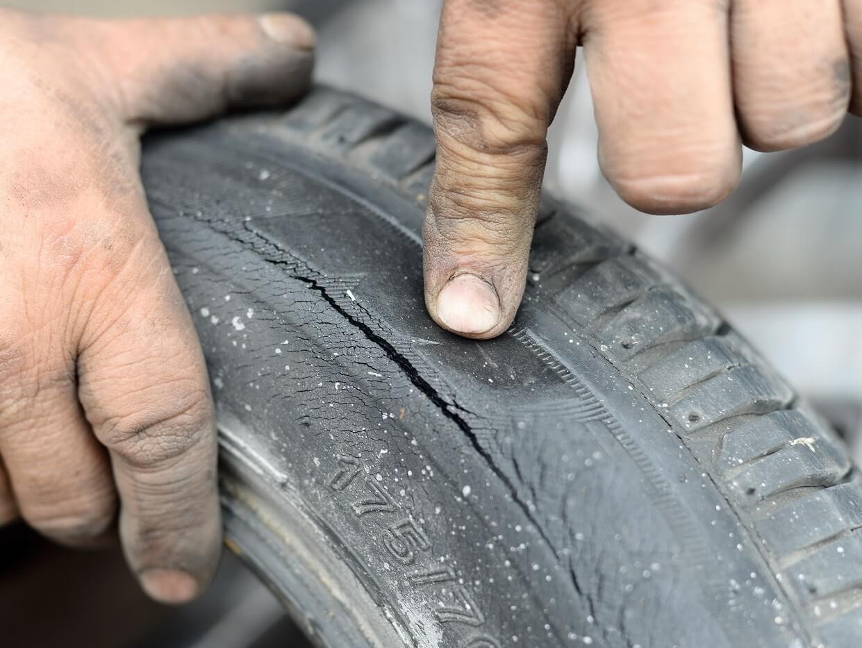 Signs That YouNeed New Tires or a Repair