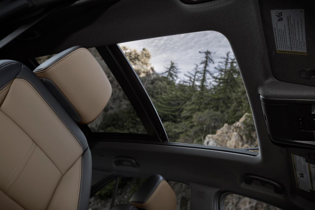 2022 Chevrolet Equinox Premier Interior Sunroof