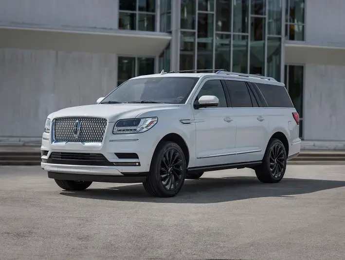 2021 Lincoln Navigator EL parked in front of a building