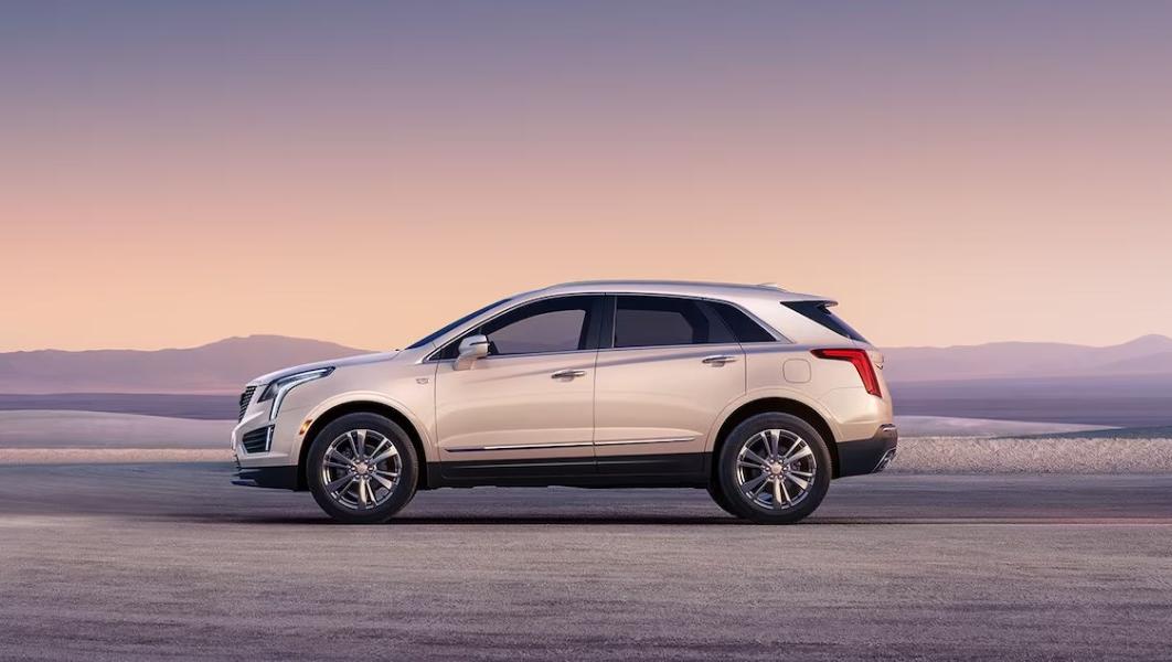 2023 Cadillac XT5 side view