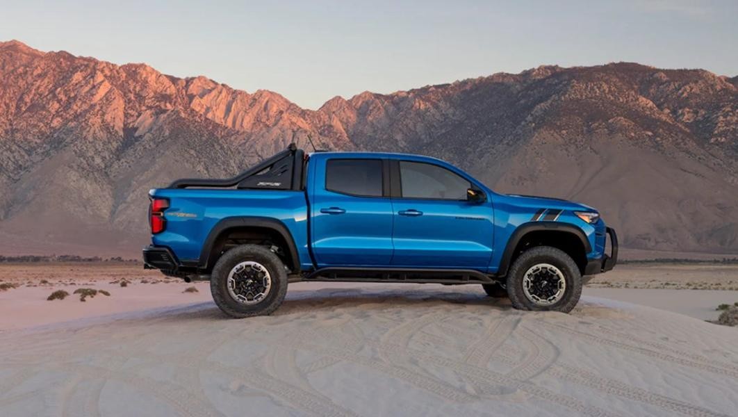 2023 Chevy Colorado ZR2 side view