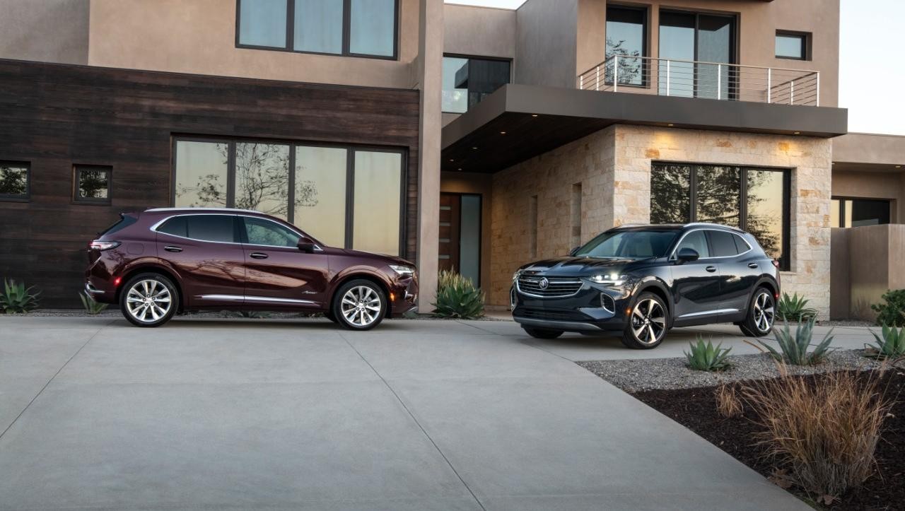 2022 Buick Envision Avenir (left) and Envision (right)