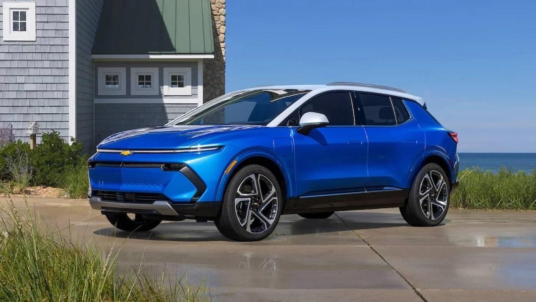 2024 Equinox EV Blue Exterior