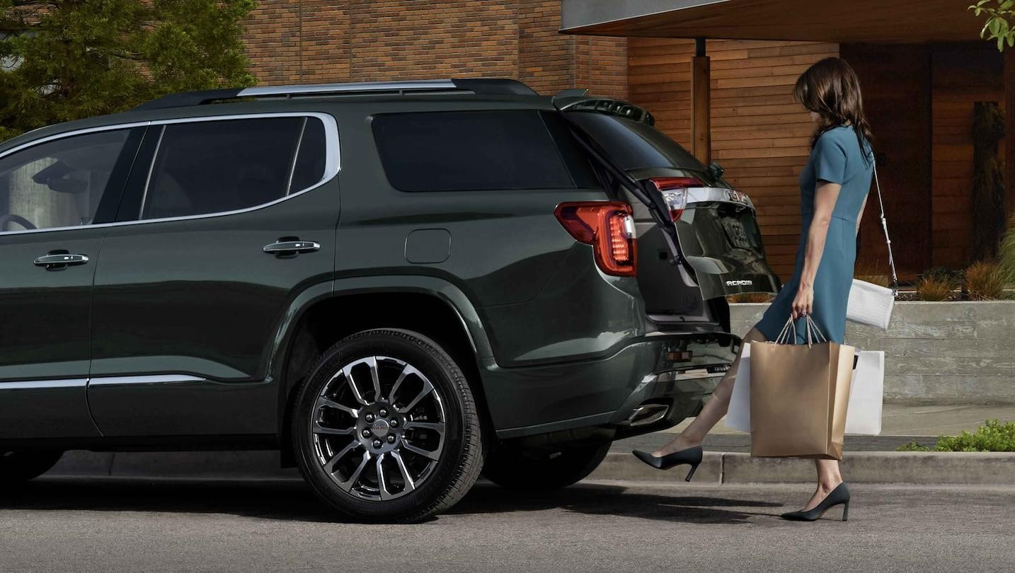 2023 GMC Acadia hand free tailgate