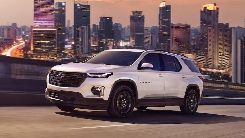 2023 Chevy Traverse Sport edition