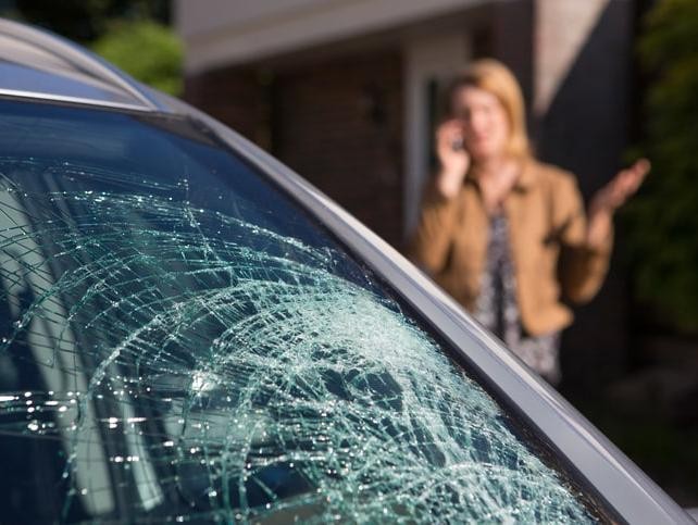 Broken windshield that needs to be replaced