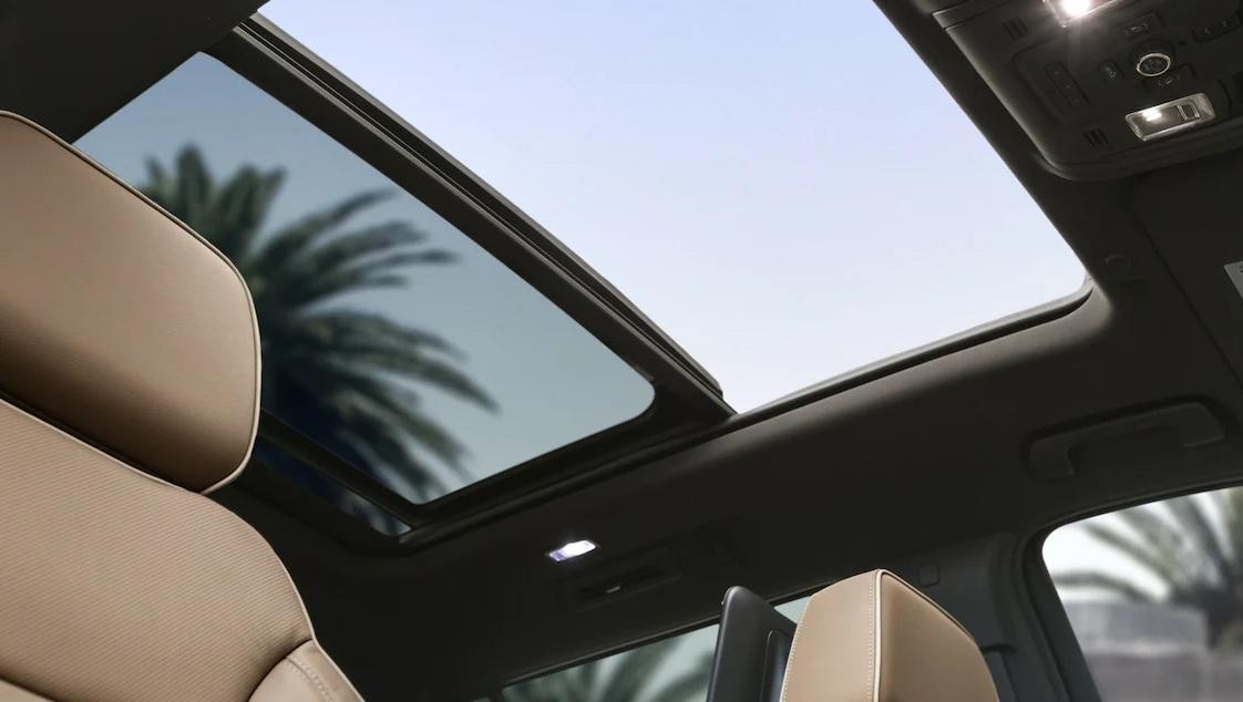 2023 Chevrolet Suburban Moonroof