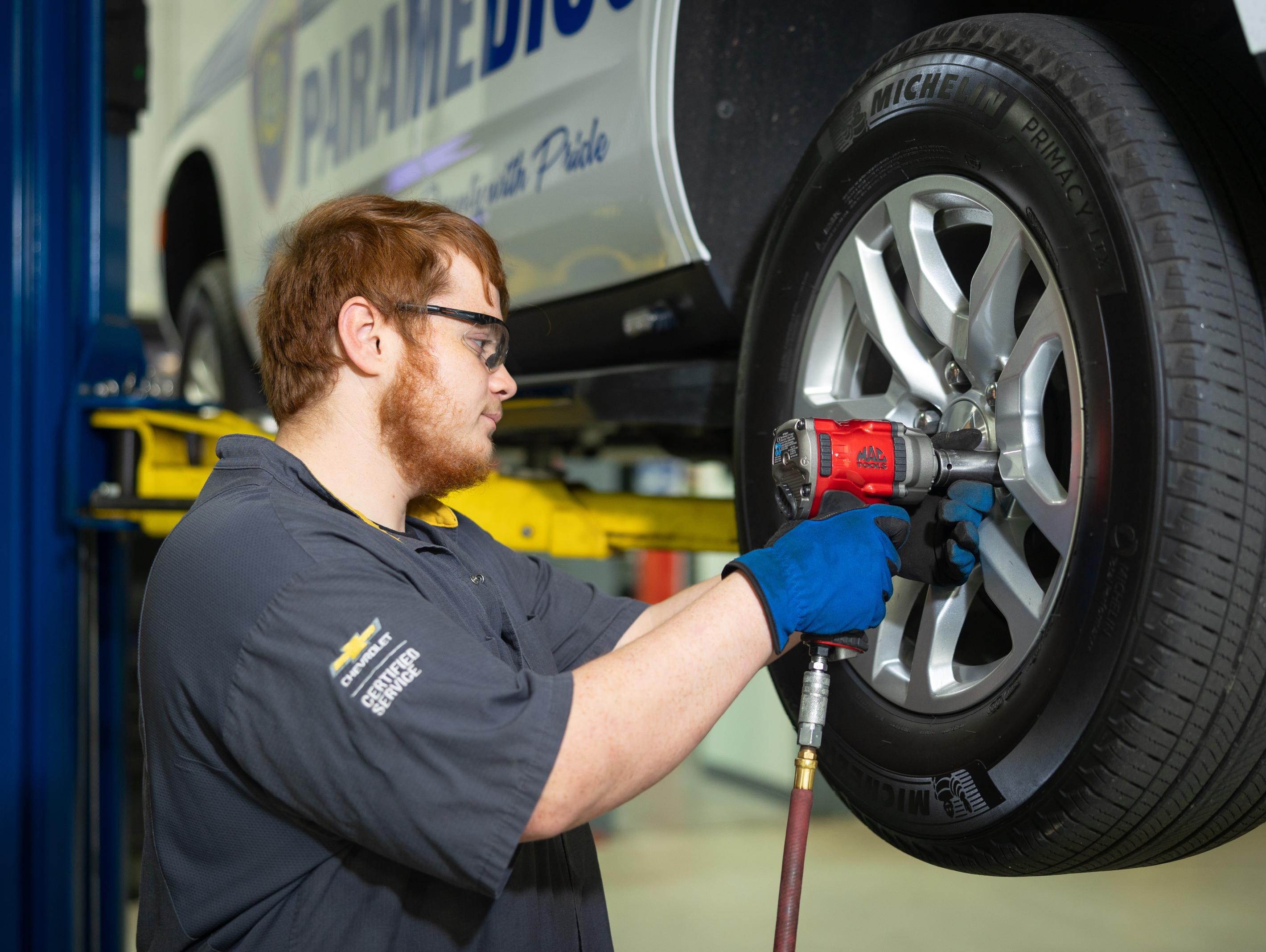 Tire changing in service bay