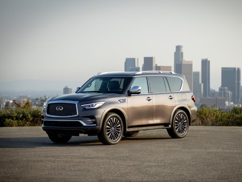 The 2022 INFINITI QX80 SENSORY 4WD presented in Anthracite Gray.