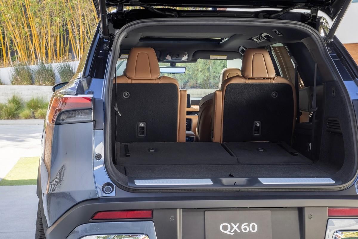 2022 INFINITI QX60 Interior Rear