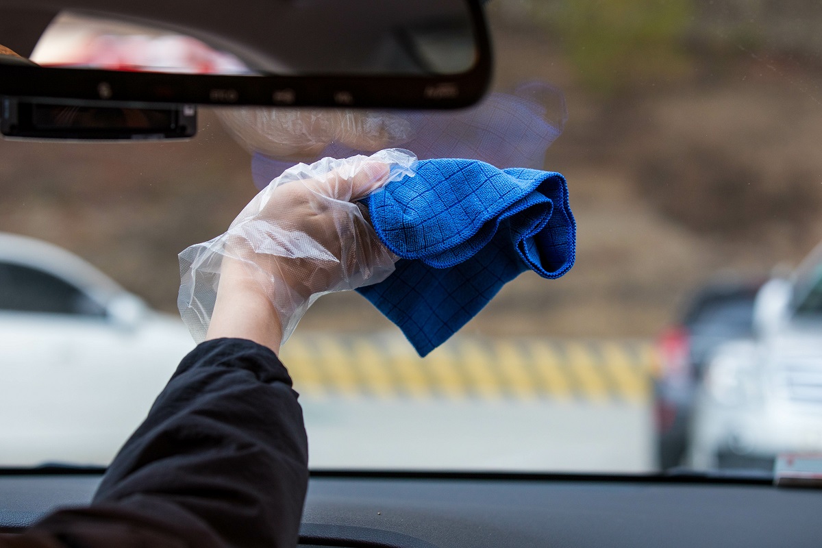 How to Clean The Inside of Your Car's Windshield - A Auto Glass