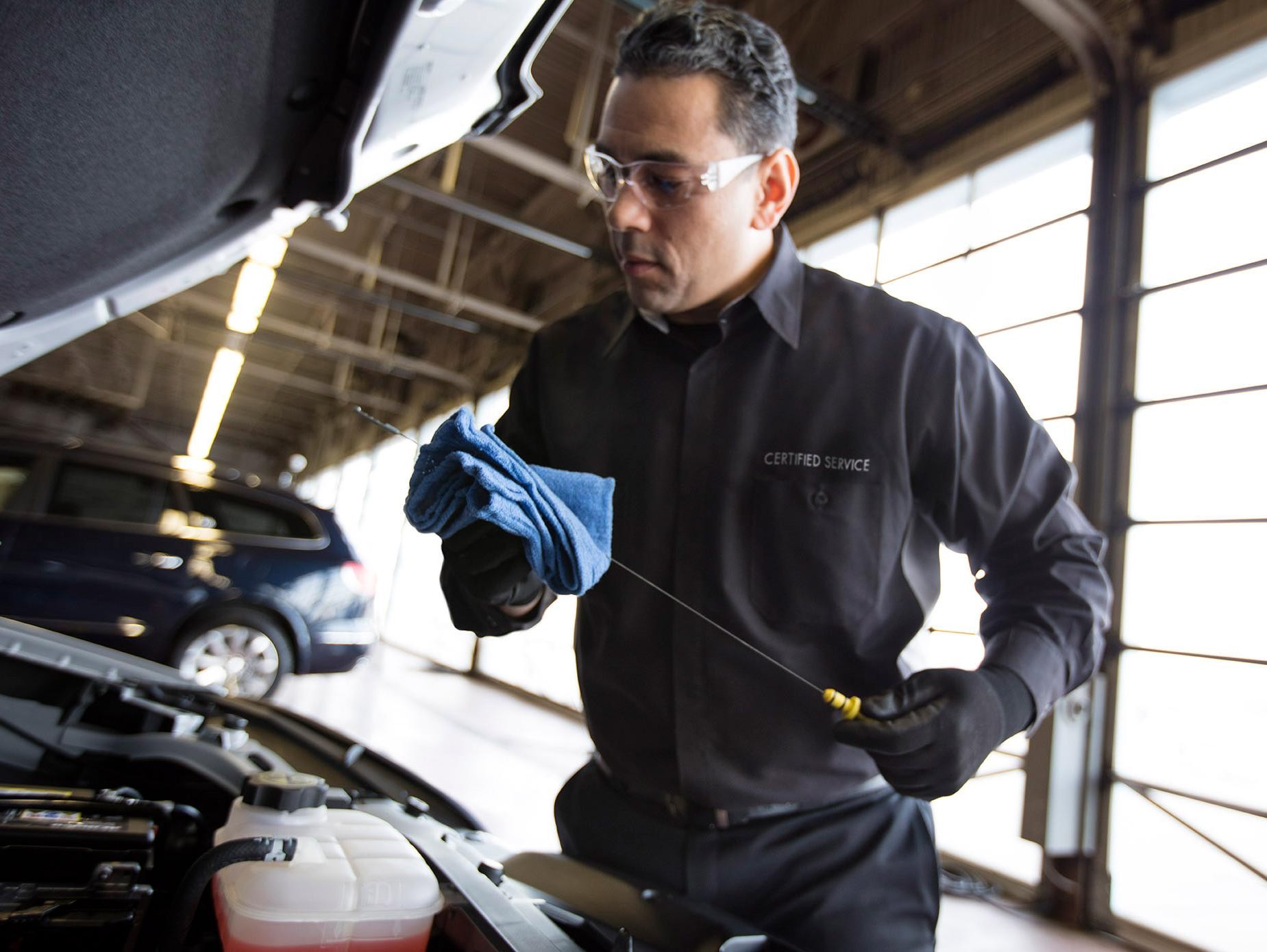 Buick Tech changes oil