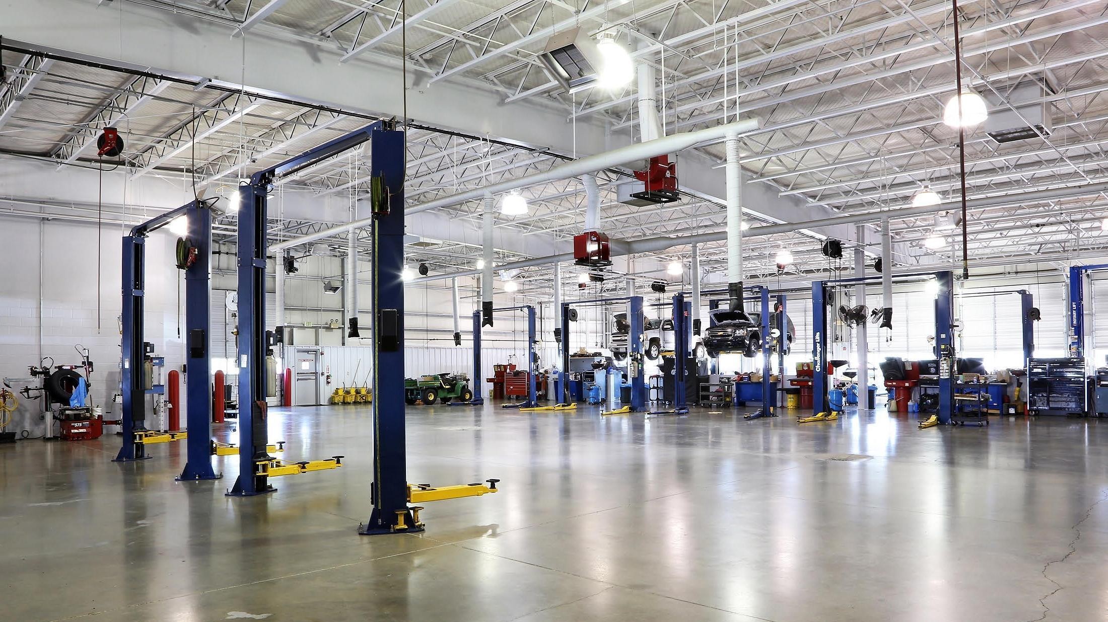 Chevrolet Certified Service Employee handing keys to women.