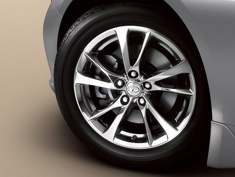 Infiniti split 5-spoke wheel.