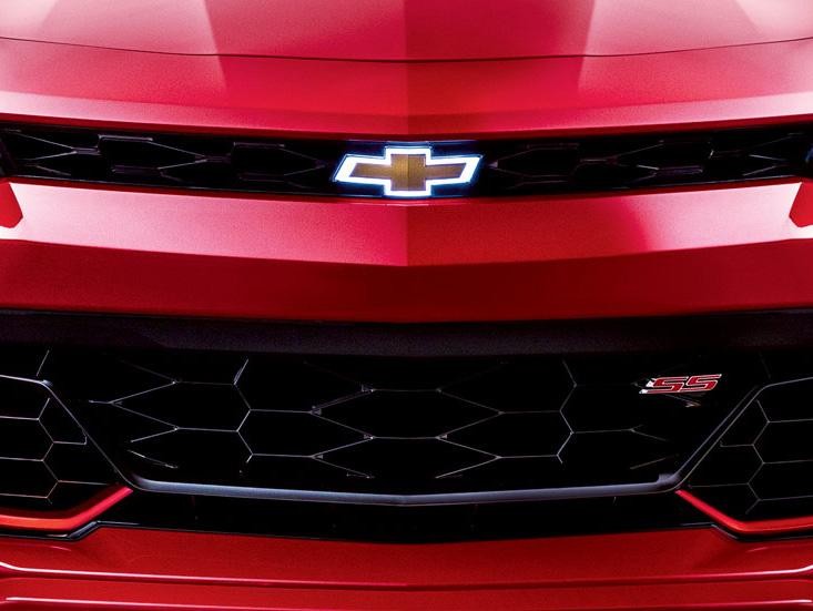 Chevrolet logo on Chevrolet Camaro SS front grille