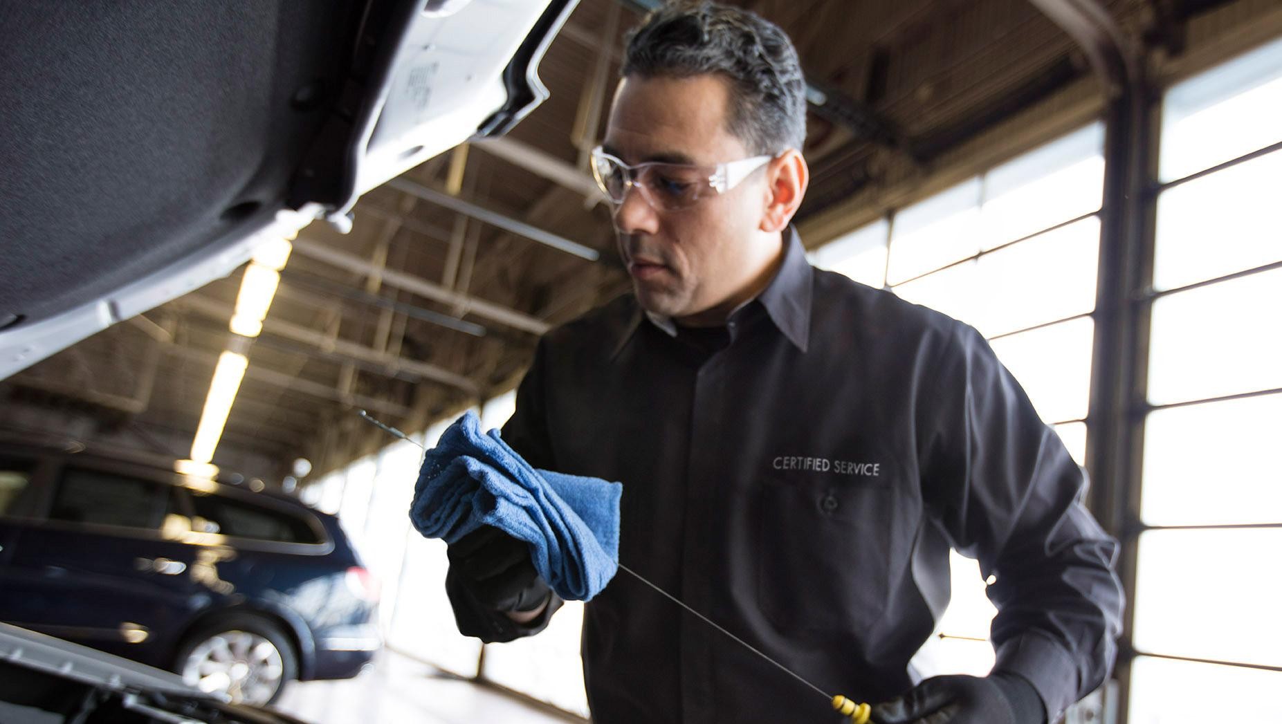 Buick Tech changes oil